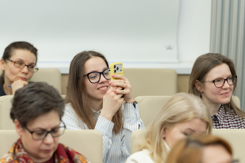 Леонид Млечин представил свои книги, вышедшие в серии «ЖЗЛ», в Корпоративном университете — в рамках его проекта «Книжный клуб»