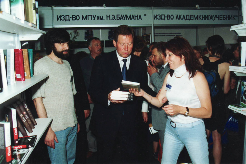 С губернатором Санкт-Петербурга (1996—2003) Владимиром Яковлевым