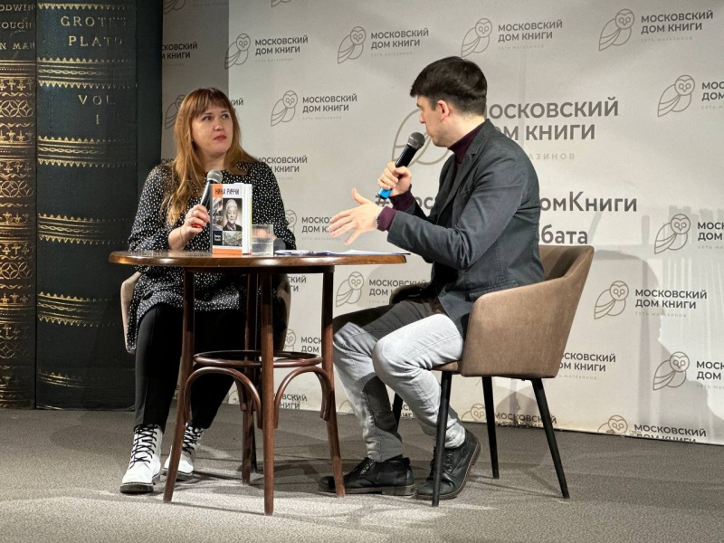 В преддверии 8 марта Виктория Балашова презентовала в Московском доме книги на Новом Арбате биографию знаменитой женщины-кутюрье Нины Риччи