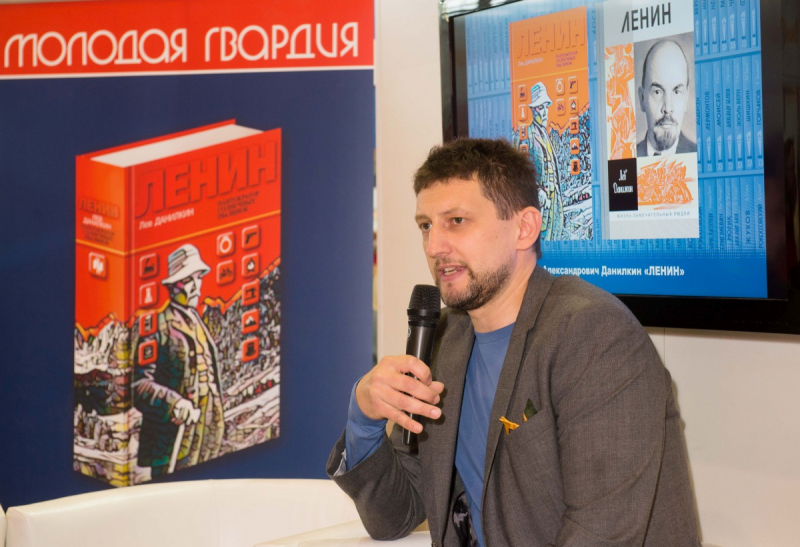 В эфире программы «Мастера» на радио «Спутник» Лев Данилкин рассказал о своей книге «Ленин: Пантократор солнечных пылинок»