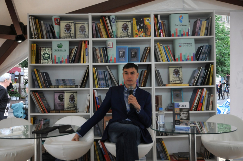 Сергей Шаргунов на презентации книги «Катаев» на фестивале «Красная площадь»