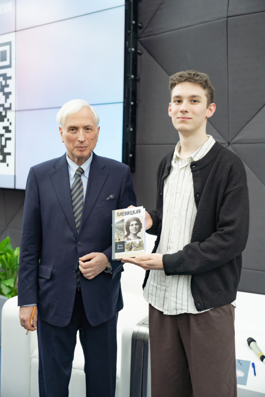 Автографы и фото на память