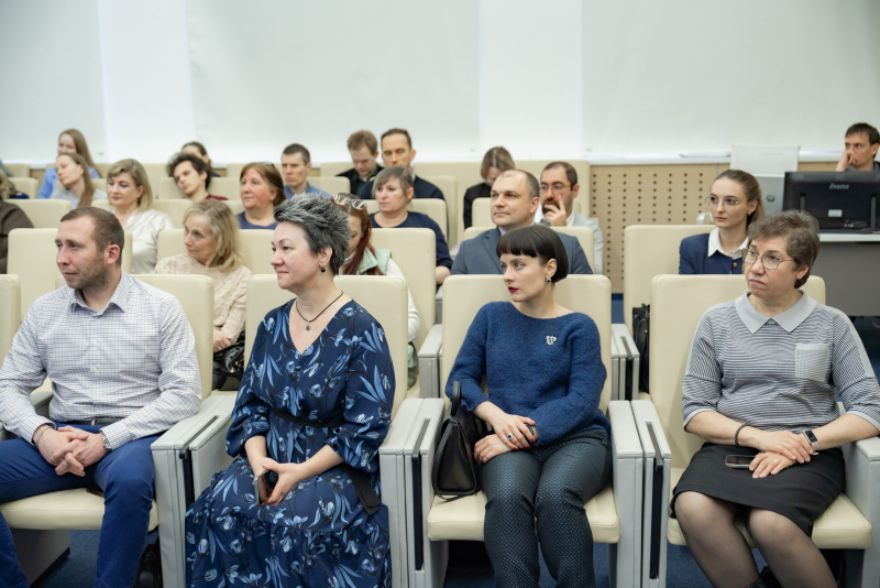 Леонид Млечин представил свои книги, вышедшие в серии «ЖЗЛ», в Корпоративном университете — в рамках его проекта «Книжный клуб»
